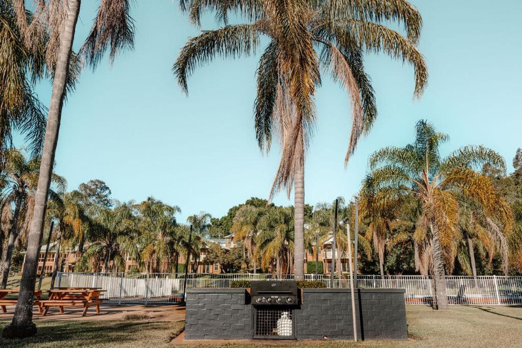 Wisemans Retreat Motel Wisemans Ferry Bagian luar foto